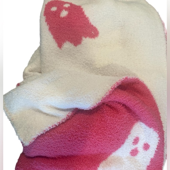 NWT Cupcakes and Cashmere Viral Tik Tok Pink Ghost Reversible Throw Blanket - Picture 3 of 6
